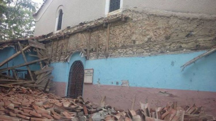 Църква на век и половина рухна в пловдивско село