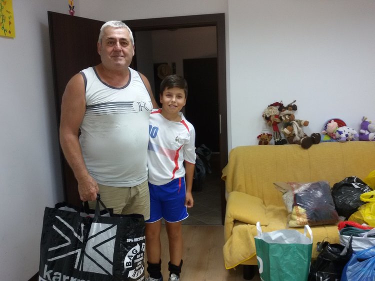 Акцията за набиране на дрехи стартира успешно