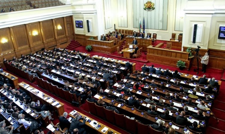 Как предизборното кебапче затвори парламента