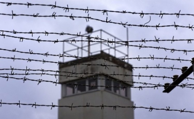 Пратиха затворник да хвърли боклука, той не се върна