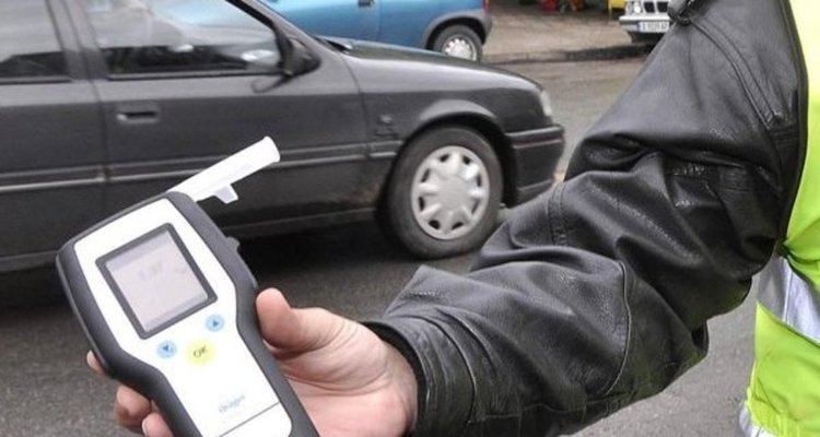 Двама пияни и един без книжка през уикенда
