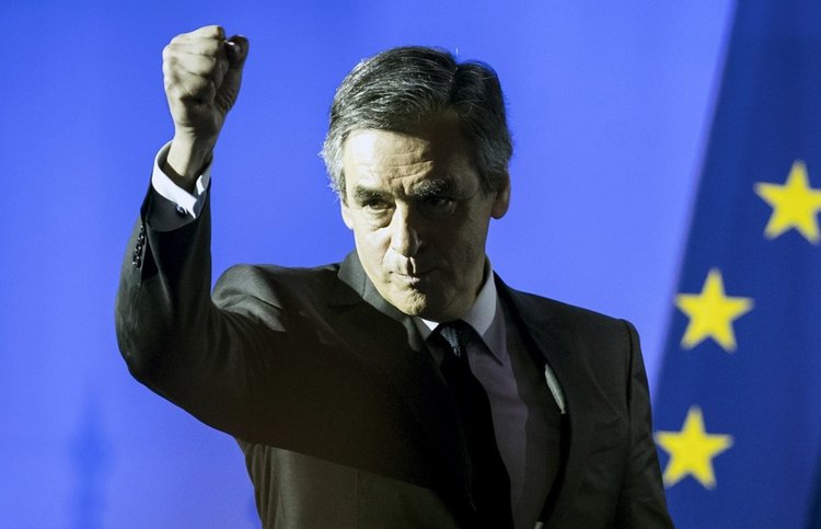Нов удар за Франсоа Фийон - разследват негов сътрудник