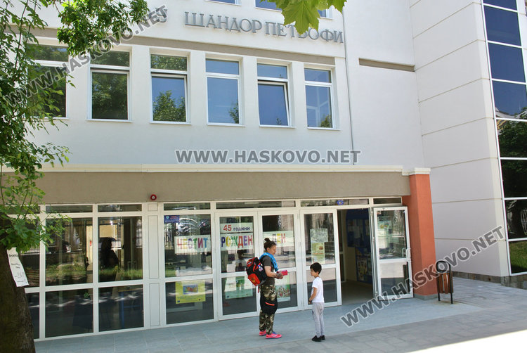 Охраната в “Шандор Петьофи“ е допуснала побоя в училището
