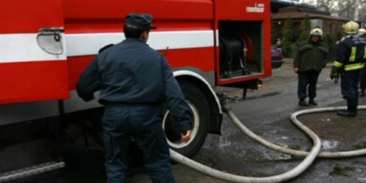 Евакуираха жилищен блок в Чепеларе заради детска игра с огън 