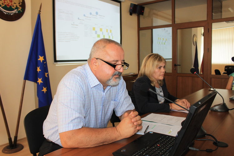 Обсъждат задържането в училище на децата в областта