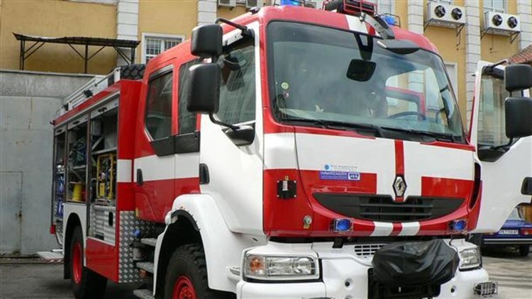 Забравена манджа подпали апартамент, лека кола изгоря заради късо съединение