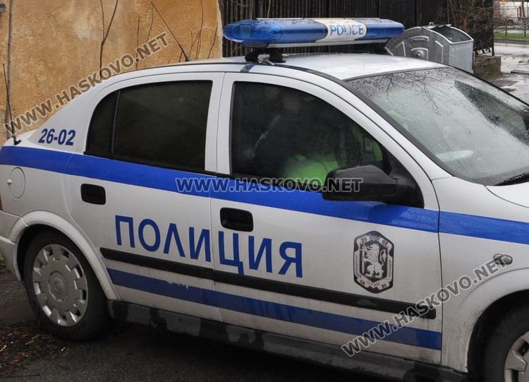 Шофьор катастрофира с краден Опел и избяга