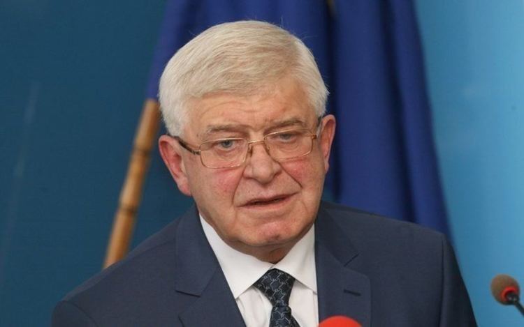Отменя се задължителното носене на маски или други предпазни средства на открити обществени места