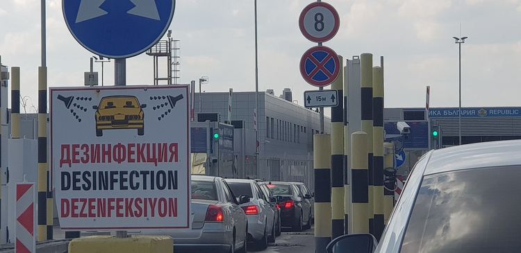 Изселниците изправени на нокти, чакат да падне извънредното положение у нас, за да дойдат за Байрама
