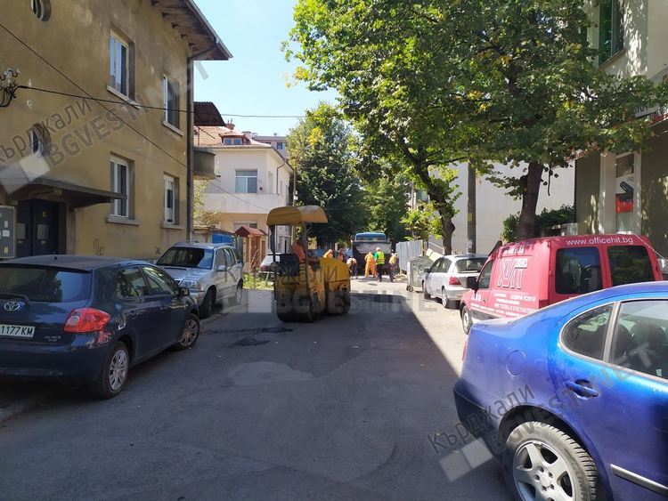 Изкърпват и малките улички в центъра на Кърджали