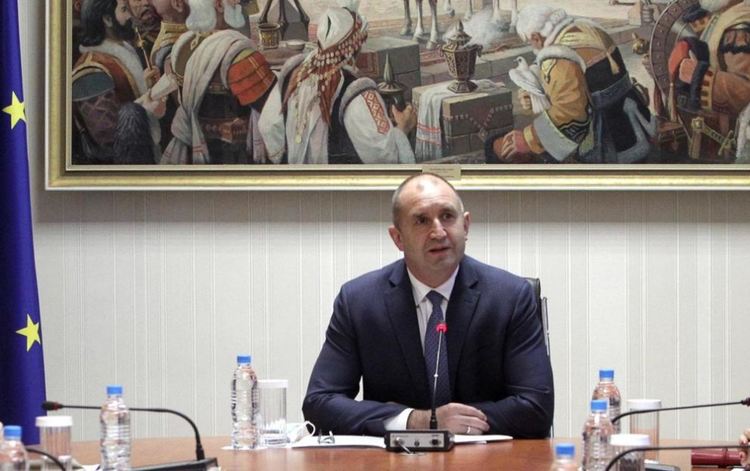 Президентът заяви, че трябва да се отчетат много фактори и ще се постарае по възможно най-бързия начин да посочи датата на вота
