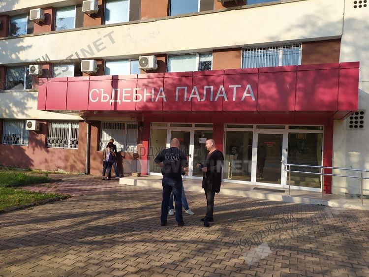 Техник в КАТ ще лежи 6 месеца за подкуп от 20 лева, регистрирал неизправен камион