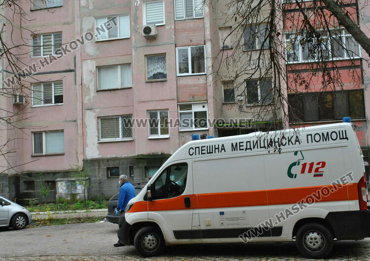 Непознати спасиха 20-годишна от скок от блок в „Бадема“