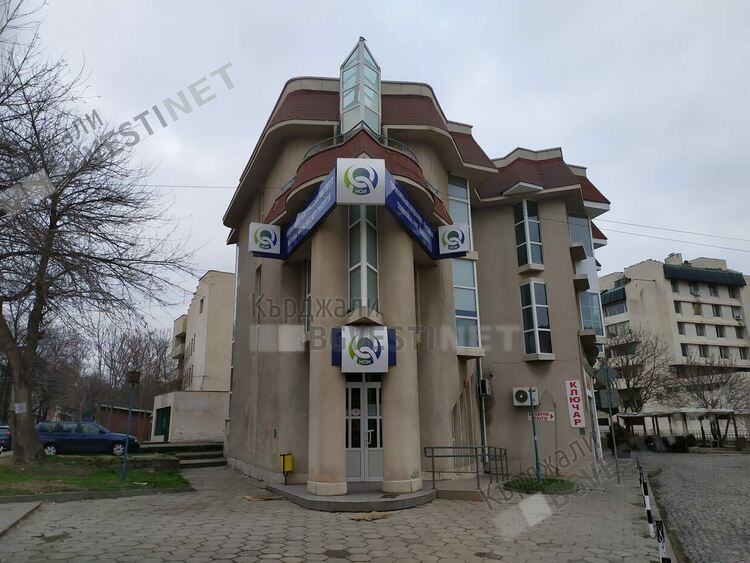 Баба от Кърджали завлече НОИ с 10 бона с неверни документи