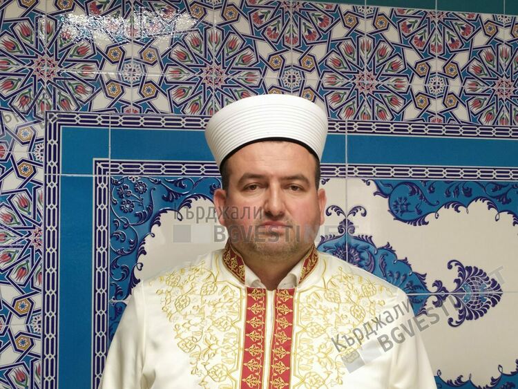 Кметът на Бурса Алинур Акташ дава ифтар в Кърджали за 500 души