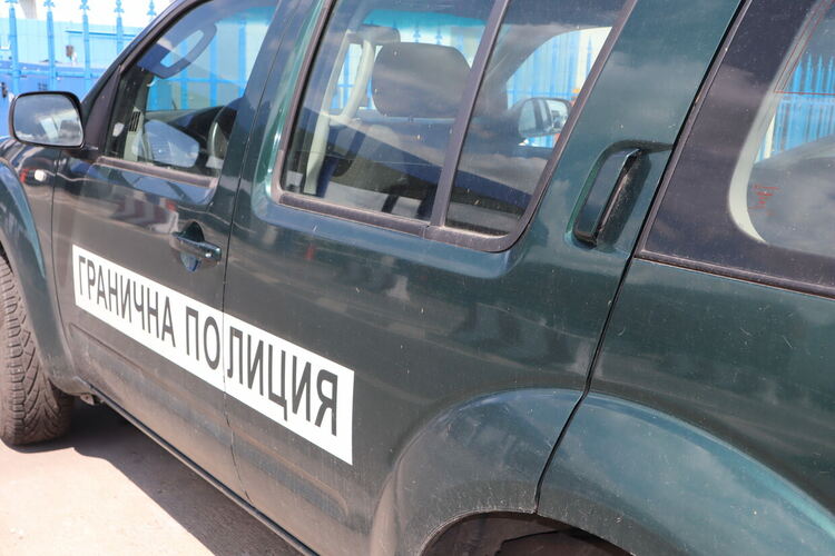 Министър Демерджиев пред НС: Нашите гранични полицаи плащат с телата си, че границата не е технически обезпечена
