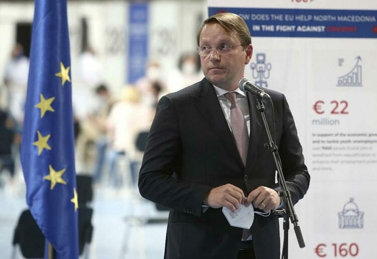 ЕП иска разследване на еврокомисаря по разширяването Вархей заради предполагаемо фаворизиране на Вучич