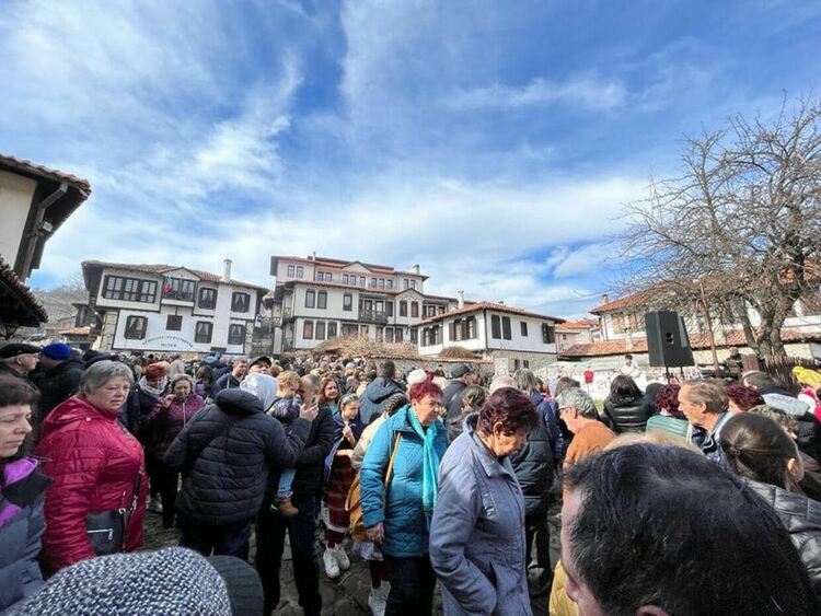 Семейство от Първомай с най-добро вино на Трифониадата в Златоград