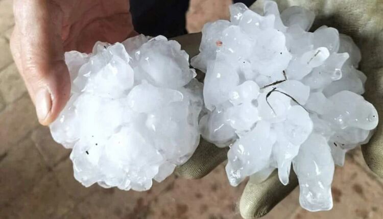 Невиждана градушка в Италия, 110 души са пострадали от силни бури