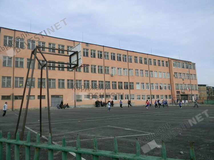  „Възраждане”;БСП и „Има такъв народ”с жалба срещу новите адреси на четири избирателни секции в кв.”Боровец”в Кърджали