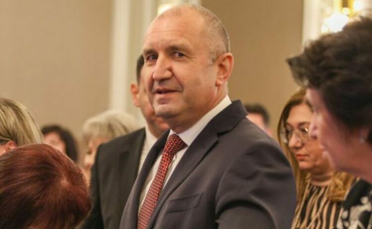 Силяновска искала да говори с Радев във Ватикана, той я кани в София