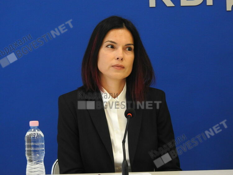 Общинският съветник Даниела Петрова с конкретни предложения до кмета Ерол Мюмюн,той си мълчи