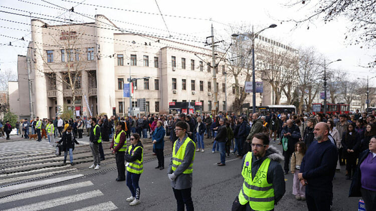 3 месеца след трагедията в Нови Сад: Студенти блокират трите моста на Дунав
