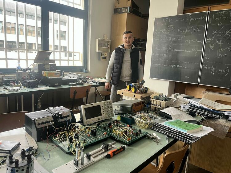 Инженер Екрем Хасан: до петък в Техническия университет – филиал Пловдив, в събота и неделя – във фермата в Ардино