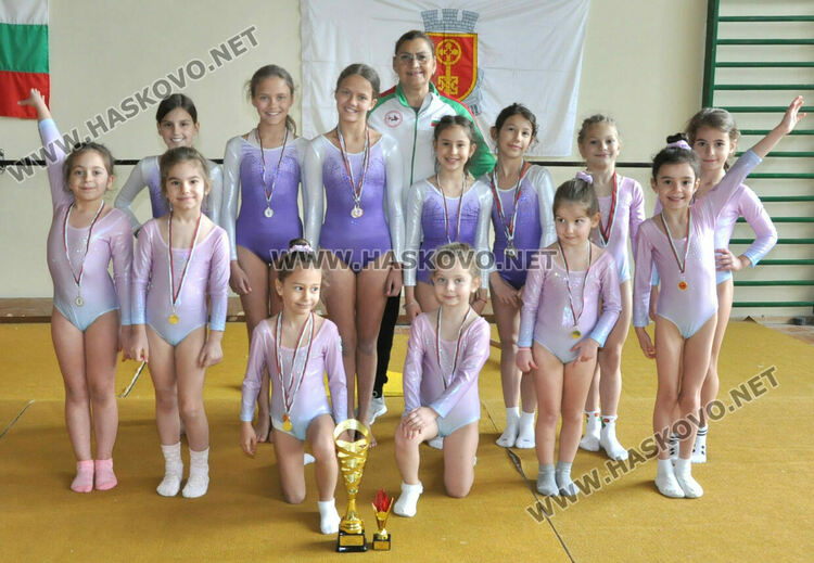 Състезателките на „Юнак“ с отборна титла 