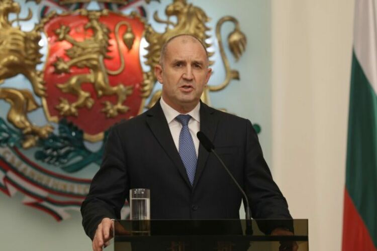 Президентът започва в понеделник консултации с парламентарните формации