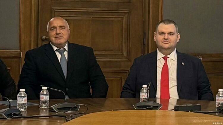 Може ли Румен Радев да пенсионира Борисов и Пеевски