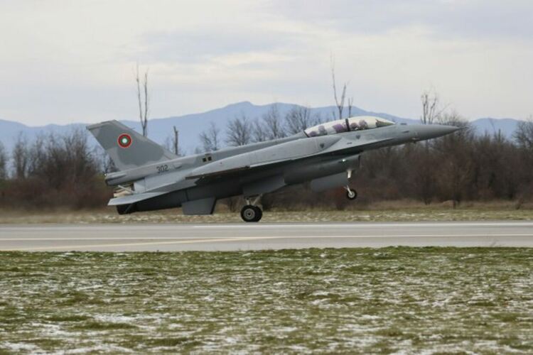 Може да се забави доставката и на следващите F-16