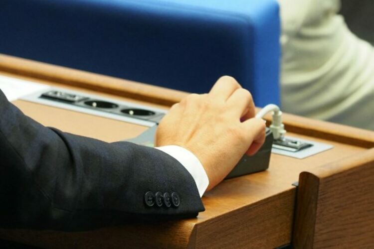 Депутатите решават окончателно за орязването на изборните секции извън ЕС