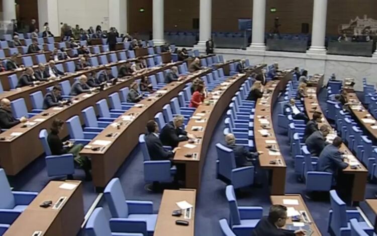 Парламентът даде бърза писта на втората пенсия