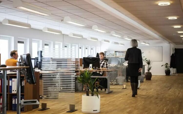 Чиновниците ще загубят 10-26 евро от заплатата си при 2% осигуровка