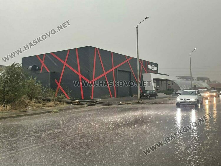 Горещо, с опасност от бури и градушки