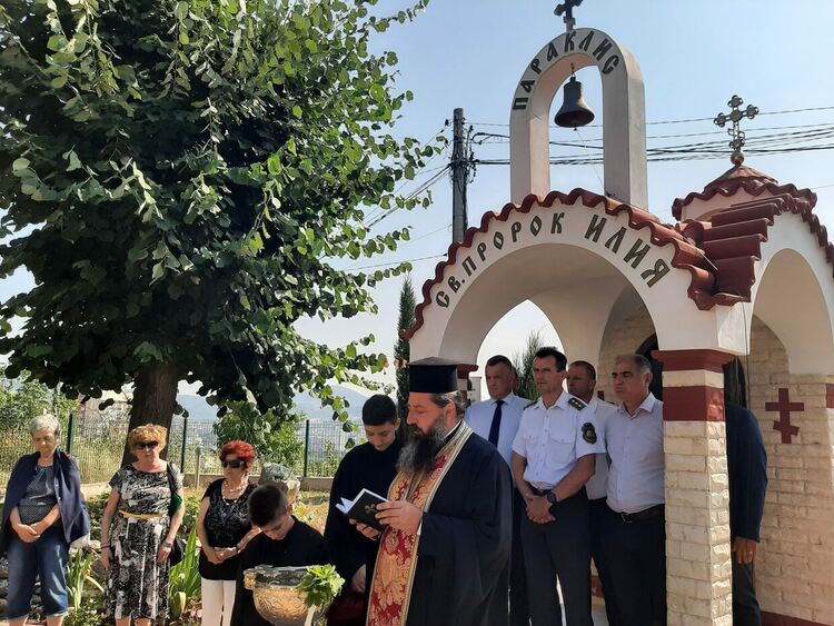 На Илинден областният управител Бисер Николов присъства на водосвет за здраве в параклиса „Свети пророк Илия“ в Кърджали