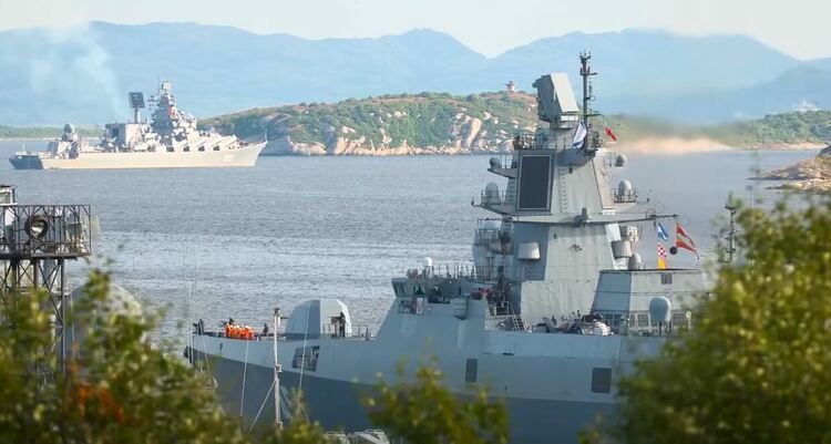 Военно напрежение в Арктика: Русия провежда учения с крайцери, фрегати и ракетни комплекси край Норвегия
