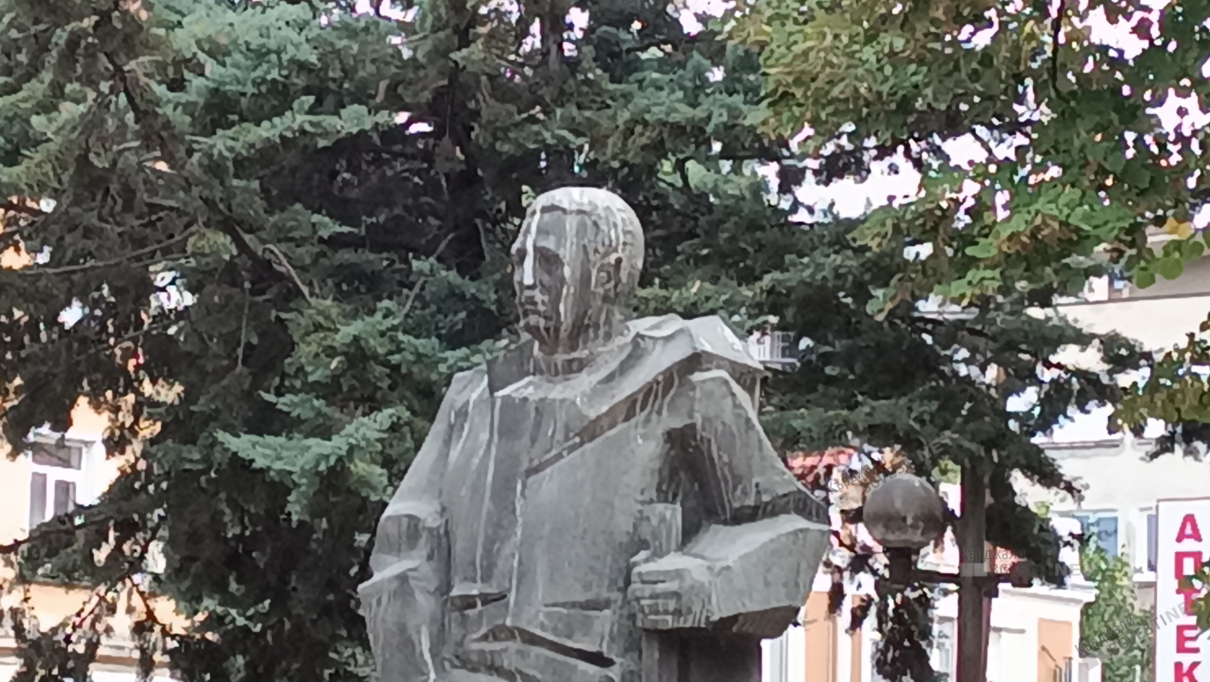 Почистиха паметника на войводата Димитър Маджаров след сигнал на Кърджали бг вести