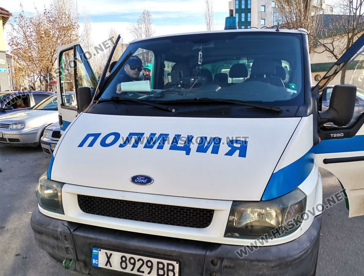 Задаржоаха двама мъже, след като откриха дрога в колата им