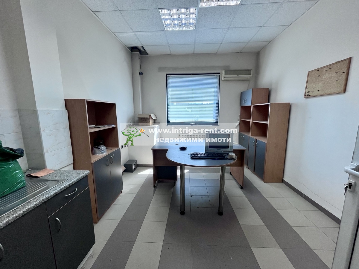 №4002 Офис за продажба в центъра на град Хасково.