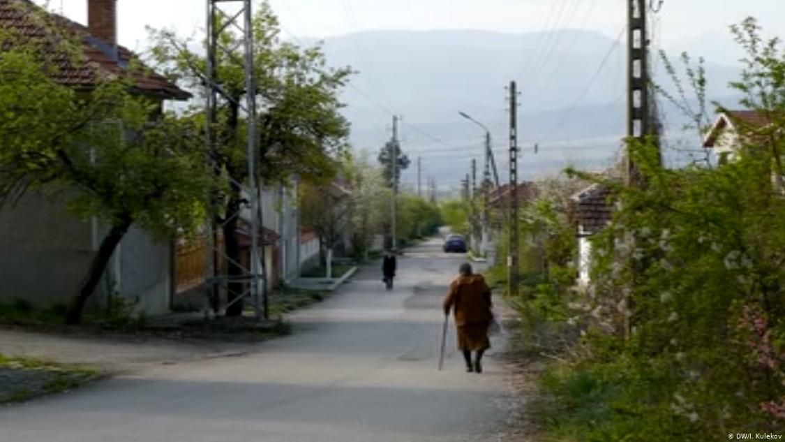 В село Хирево: "Европа ни взе децата"